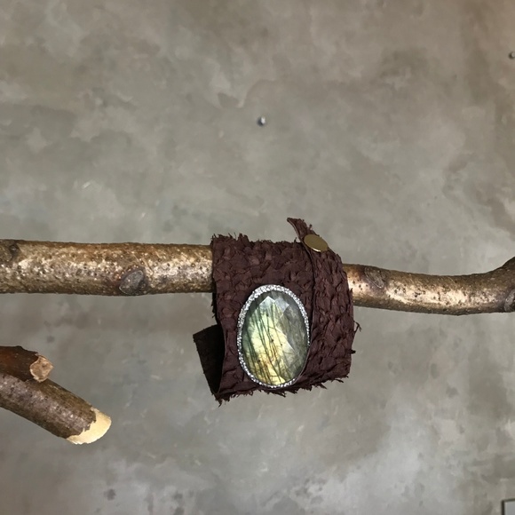 Bohemian Labradorite Leather wrap bracelet - Picture 6 of 8